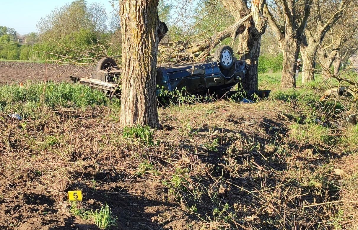 FOTO Grav accident rutier la Briceni: Un pasager a murit. Șoferul era în stare de ebrietate