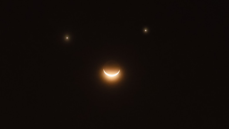 Fenomen rar pe cer, vizibil din toată lumea: Luna, Venus și Saturn formează „o față zâmbitoare”. Când se va întâmpla