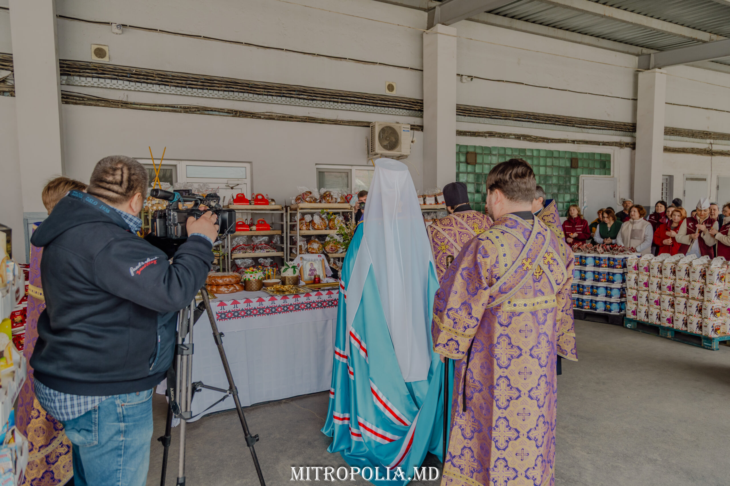 Produsele pascale, sfințite de Mitropolitul Vladimir la cel mai mare producător de panificație din țară