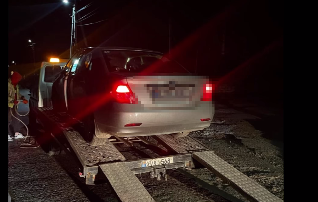 VIDEO Fugar și băut: Șofer beat criță nu a oprit la semnalul poliției. Riscă o amendă uriașă și ani de închisoare