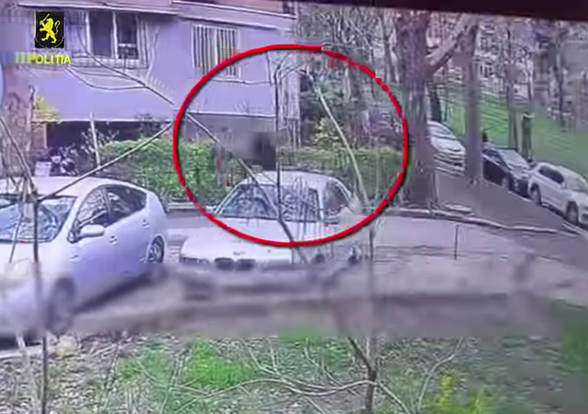 VIDEO Jaf în Capitală: Hoțul a atacat, în plină stradă, o vârstnică de 88 de ani