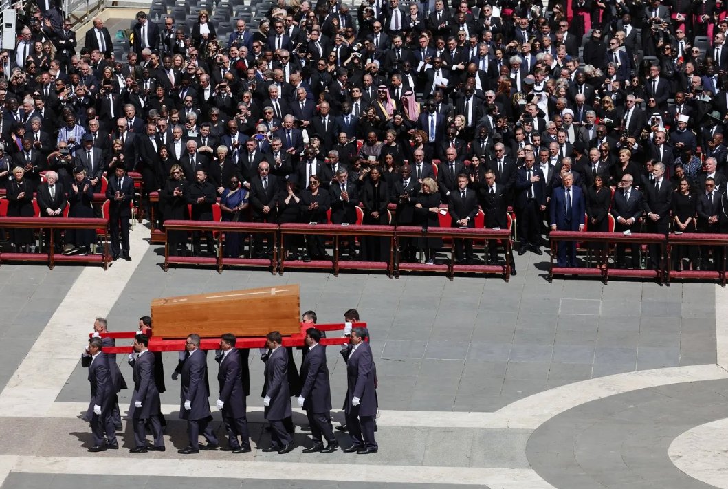 Papa Francisc a fost înmormântat. Cele mai impresionante fotografii de la funeralii