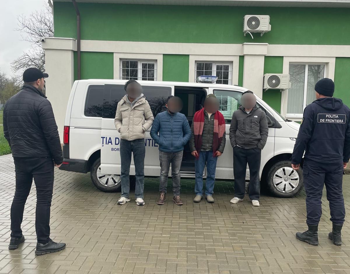 Rețea de migrație ilegală, destructurată la frontiera moldo-română: Doi moldoveni reținuți, patru migranți opriți