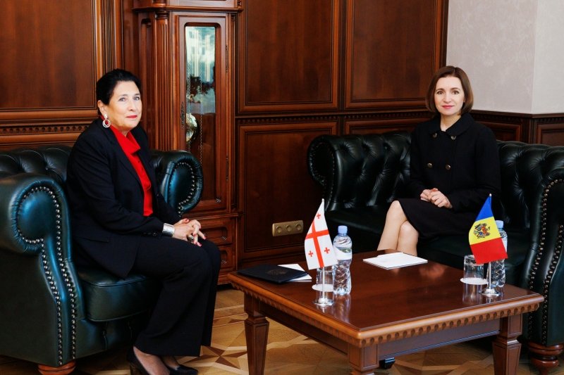 Fosta președintă a Georgiei, Salome Zurabișvili, primește „Ordinul Republicii” din partea președintei Maia Sandu