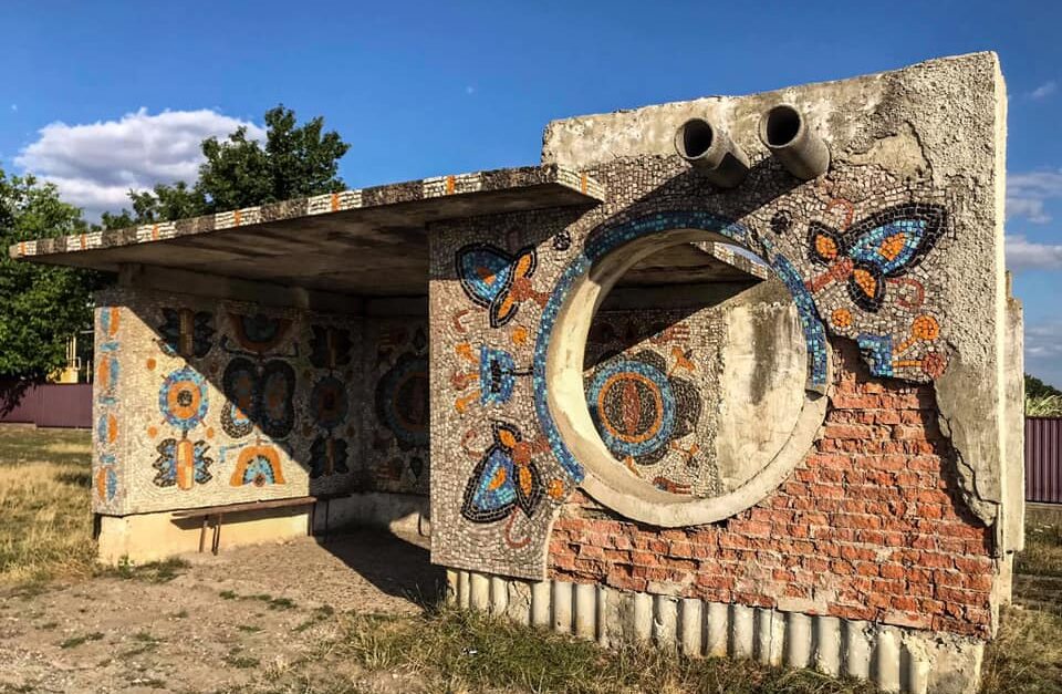 Stațiile cu mozaicuri din Republica Moldova rămân în paragină, chiar dacă autoritățile promit că vor fi salvate