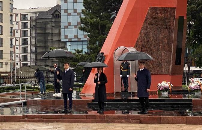 Depunere de flori de Ziua Victoriei. Maia Sandu: ”Rănile războiului au fost aceleași pentru toată Moldova”