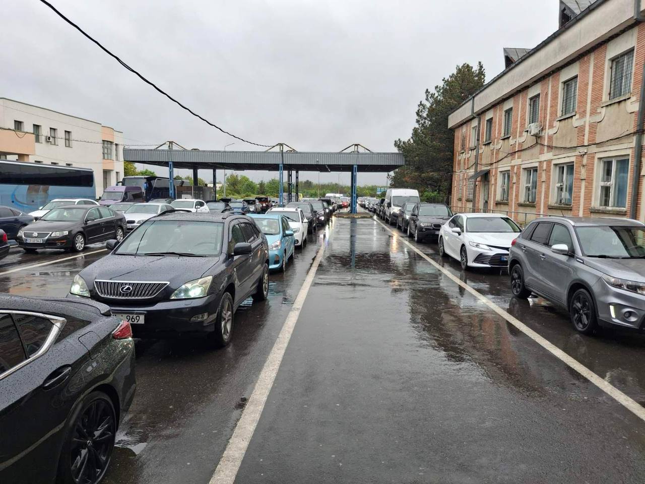 Trafic intens la frontieră de Ziua Europei: Moldovenii pleacă în vacanță