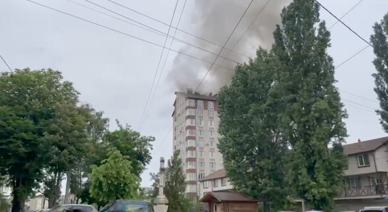 Noi detalii despre incendiul devastator de la Durlești, unde o mansardă a fost cuprinsă de flăcări
