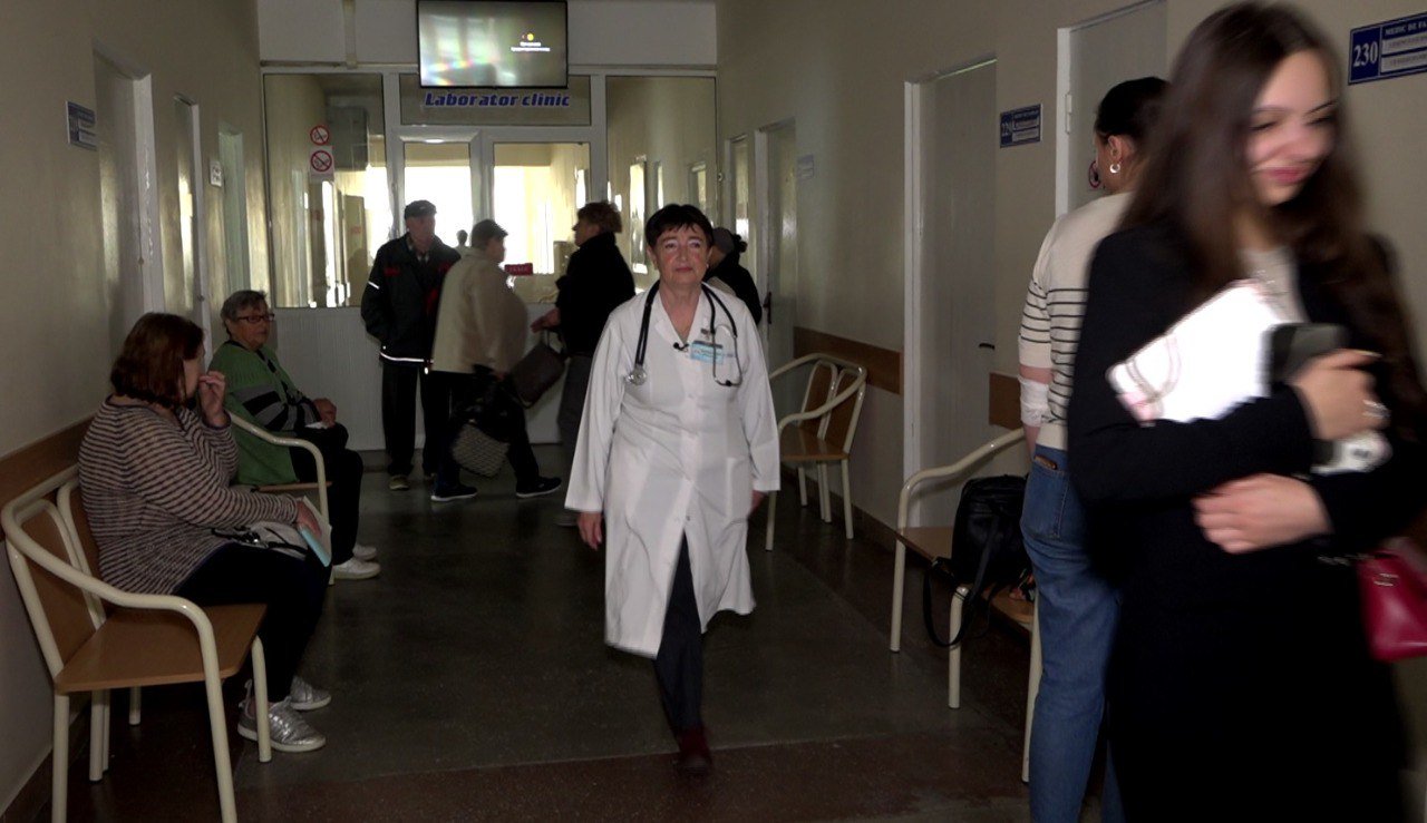 Moldova are doar 4 medici de familie la 10.000 de locuitori. Povestea Nadejda Buzdugan, medic de aproape 50 de ani