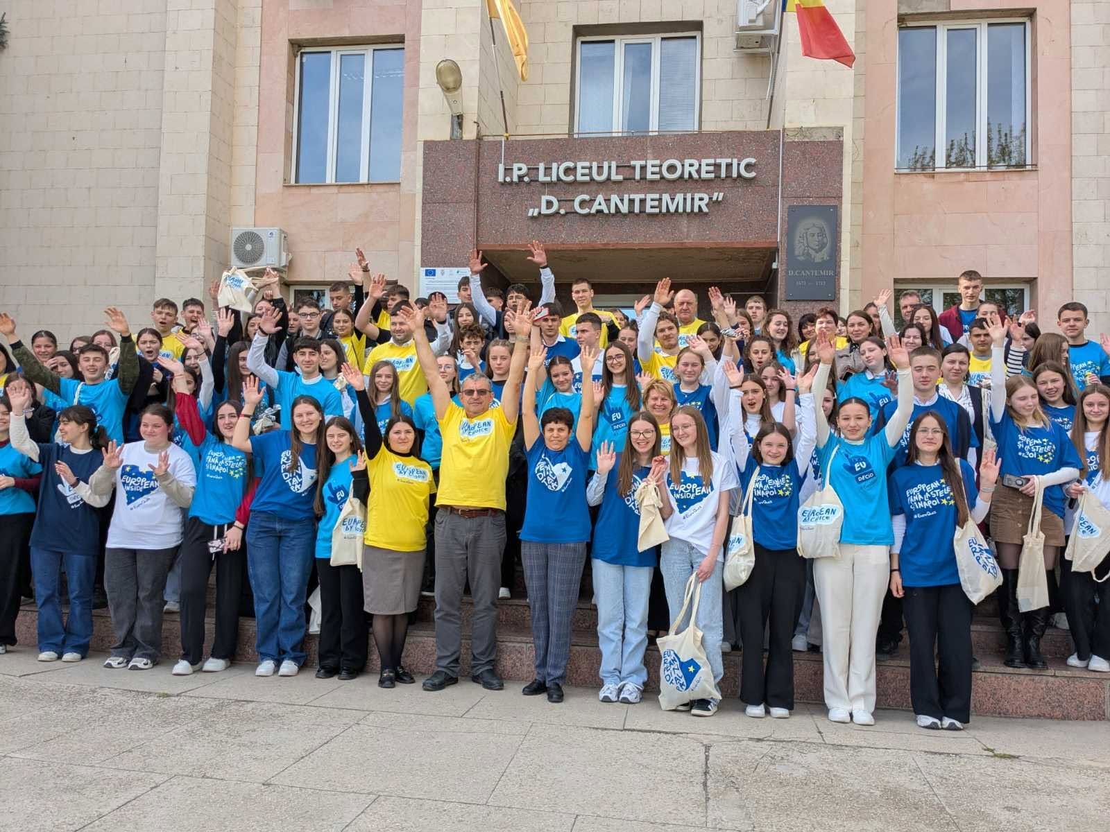 Trei echipe de liceeni pornesc spre Bruxelles, după ce au strălucit la EuroQuiz 2025