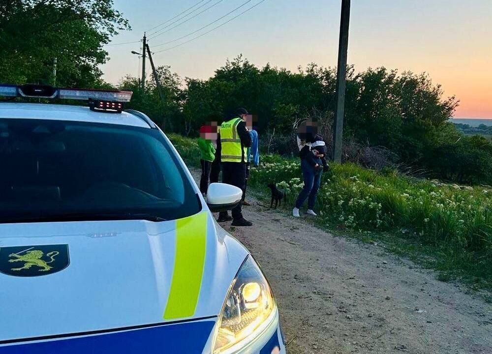 Alertă la Cantemir: Copil de 3 ani, găsit singur lângă un canal cu apă