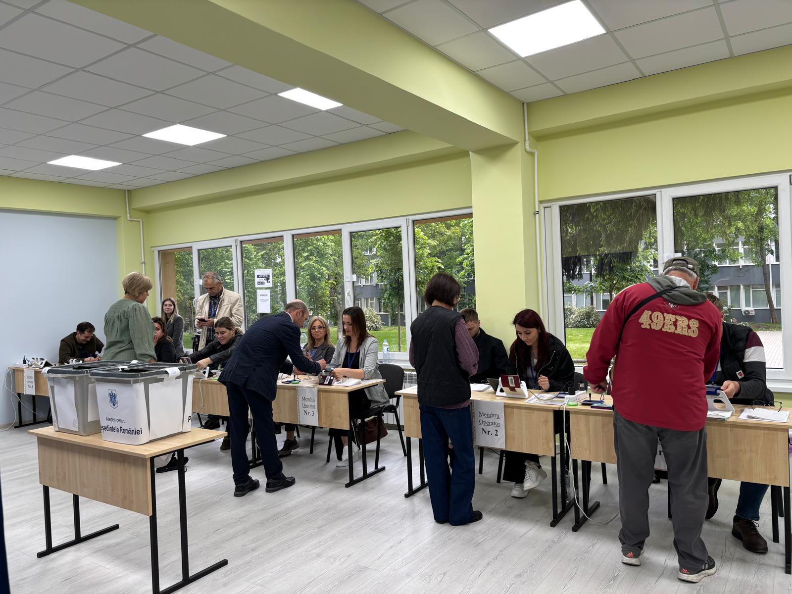 Start vot în Republica Moldova. 64 de secții de votare sunt deschise pentru alegerea președintelui României