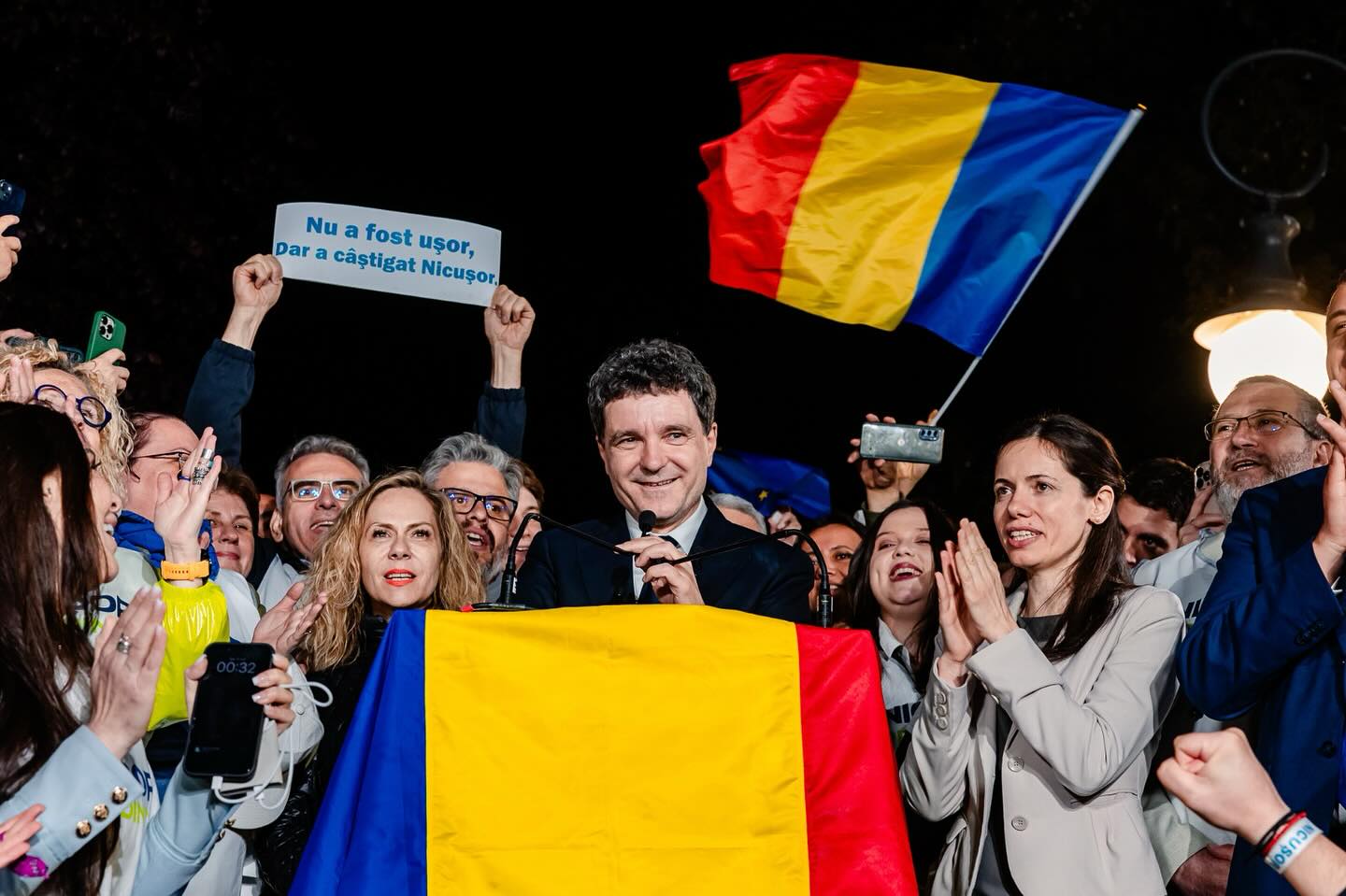 Nicușor Dan este noul președinte al României. Candidatul independent a obținut 53,6% din voturi