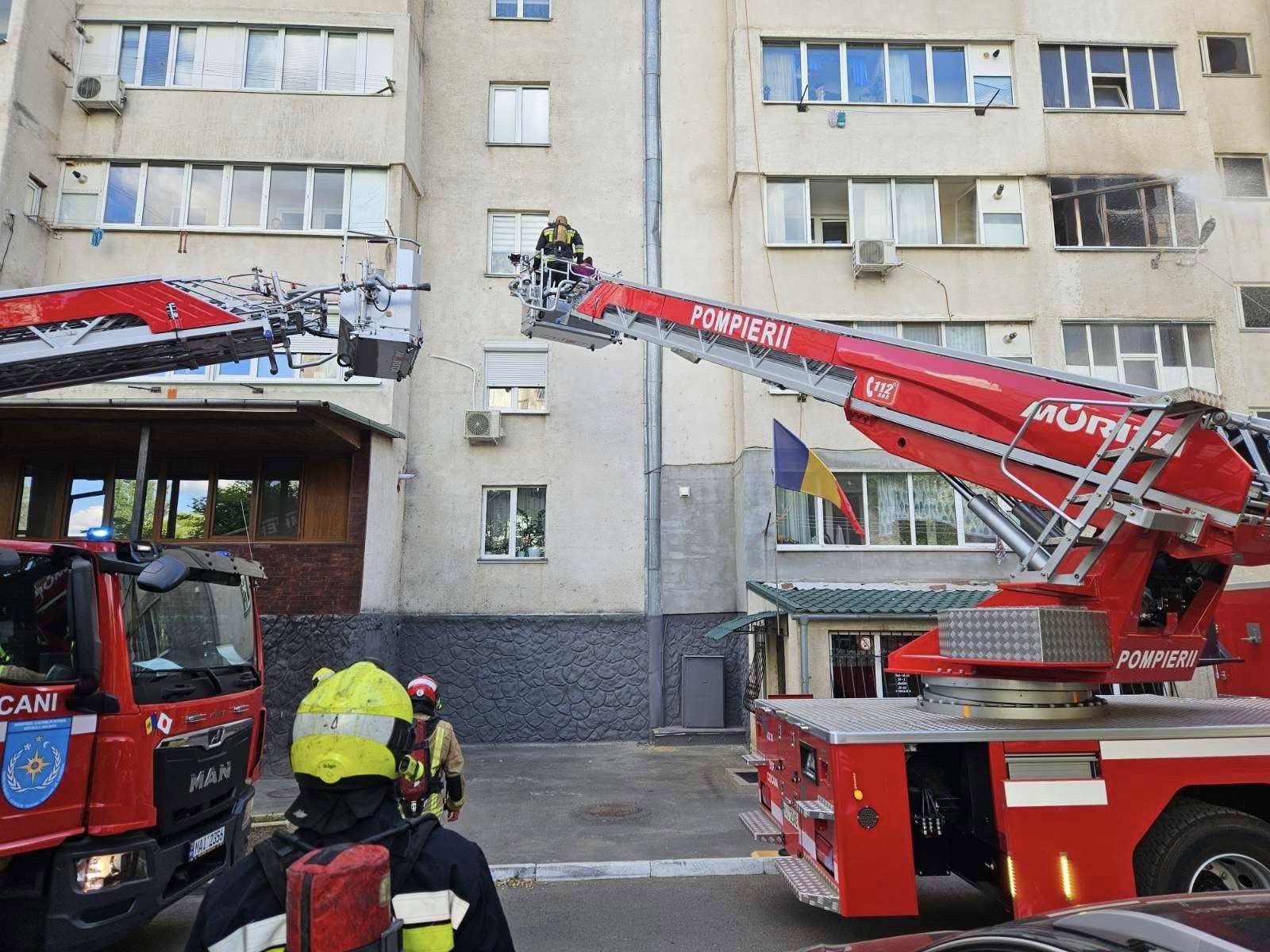 Incendiu într-un apartament de la Ciocana. O persoană, găsită carbonizată