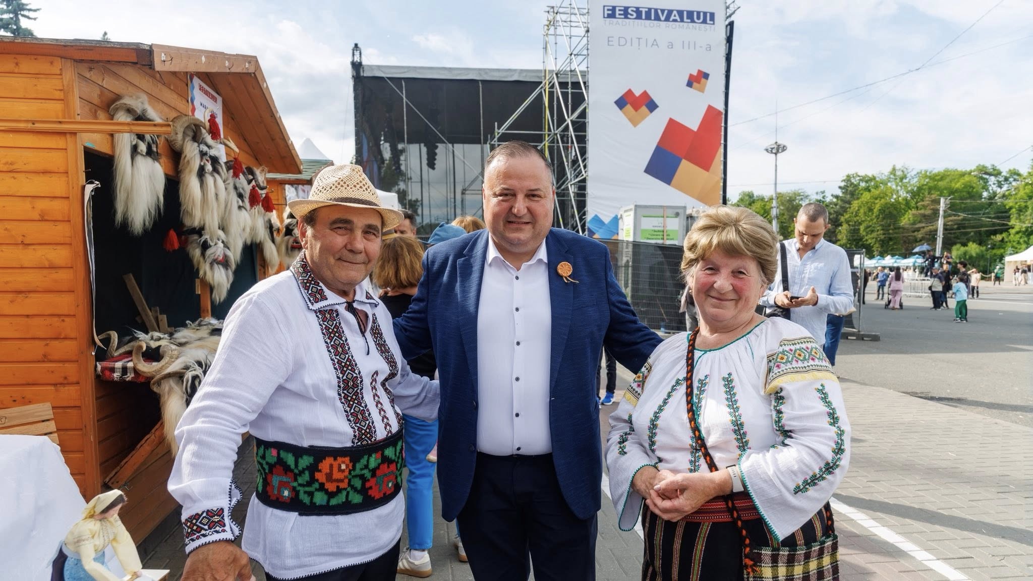 Festivalul Tradițiilor Românești a unit malurile Prutului prin artă, meșteșuguri și cântec