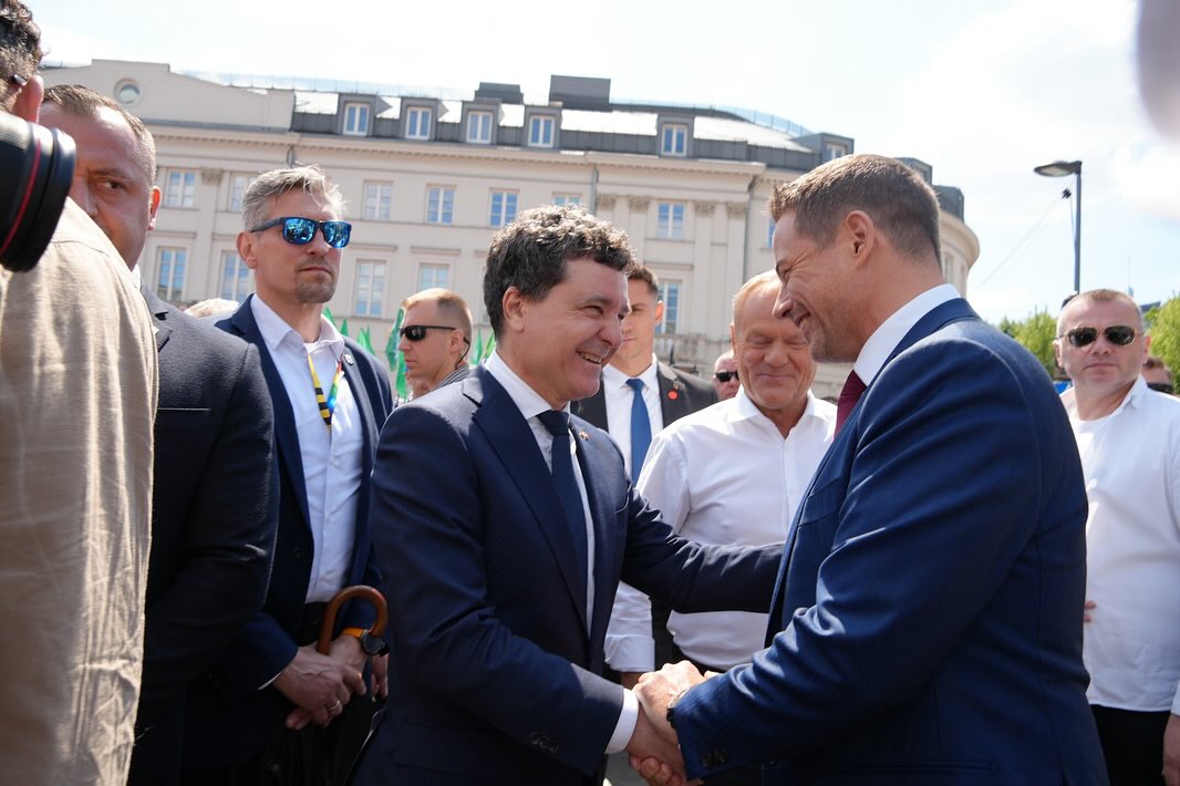 Nicușor Dan, după ce a câștigat alegerile prezidențiale din România, a mers într-o vizită în Polonia
