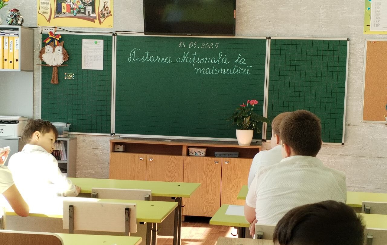 Peste 1.700 de elevi din 80 de școli au susținut testul la matematică în format digital