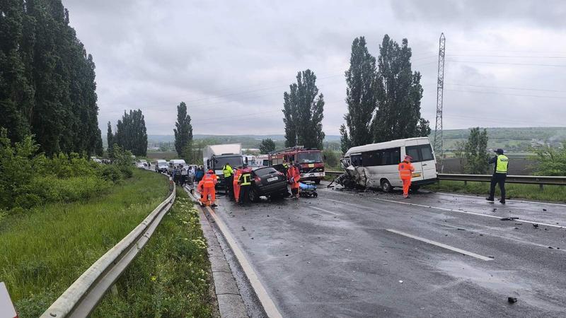 Accidentul de la Ialoveni: Trei echipe de asistență medicală urgentă au intervenit la fața locului