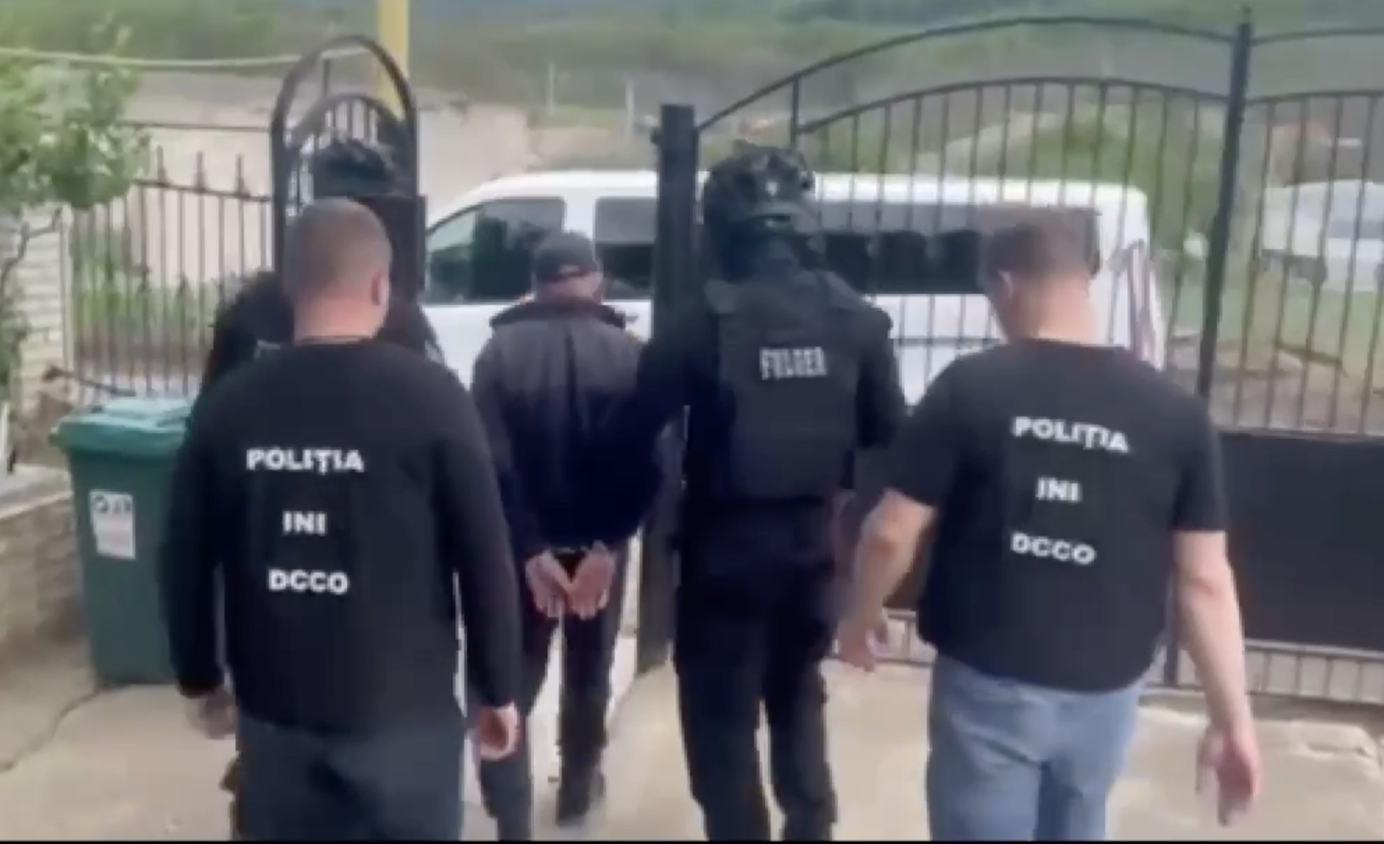 Un bărbat care a fost condamnat pe viață pentru omorul a doi copii, reținut după ce a fost eliberat din detenție