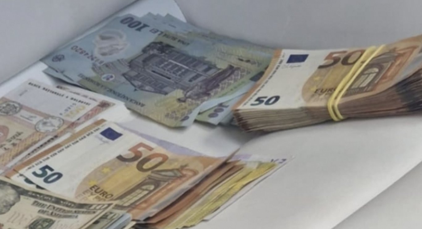 Corupție în lanț la Vamă: Încă un conducător de post vamal, reținut în urma perchezițiilor CNA