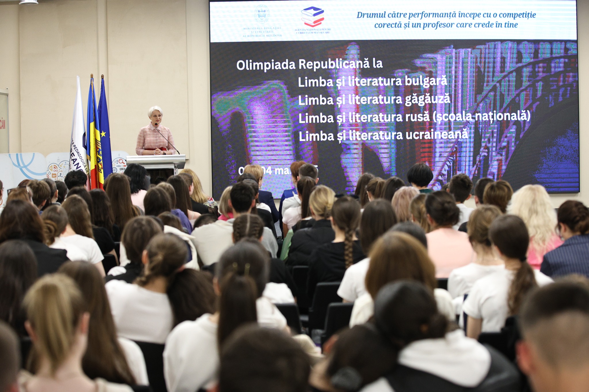 FOTO MEC a premiat învingătorii Olimpiadelor Republicane la limbile minorităților naționale
