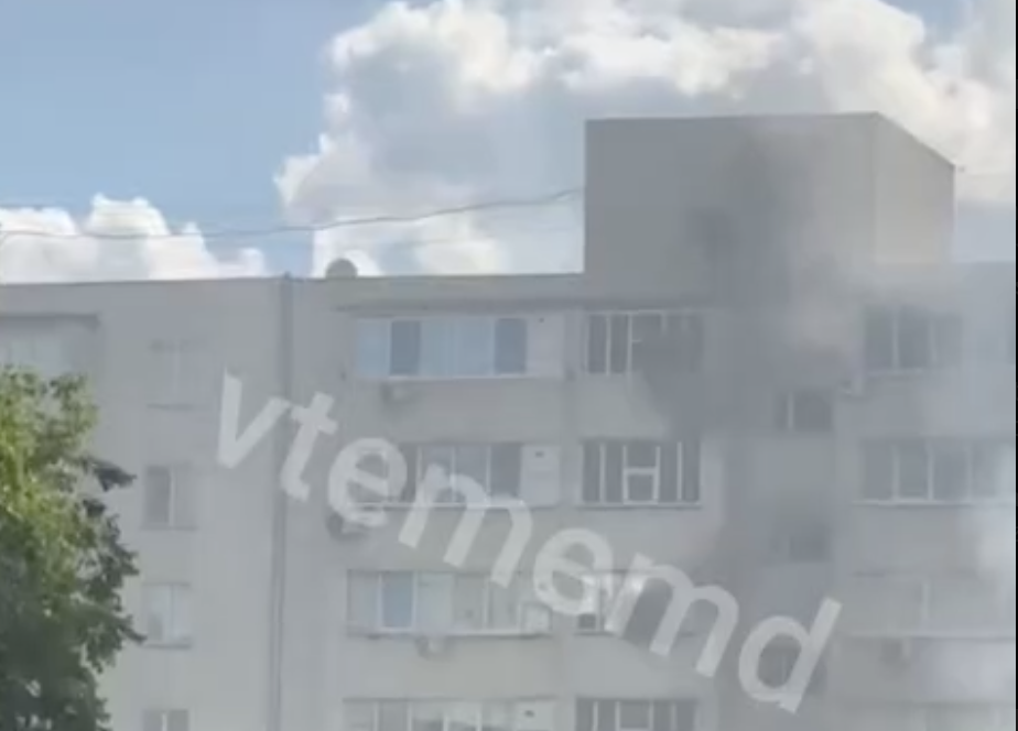Arde un apartament în sectorul Ciocana. Proprietarul l-ar fi incendiat intenționat