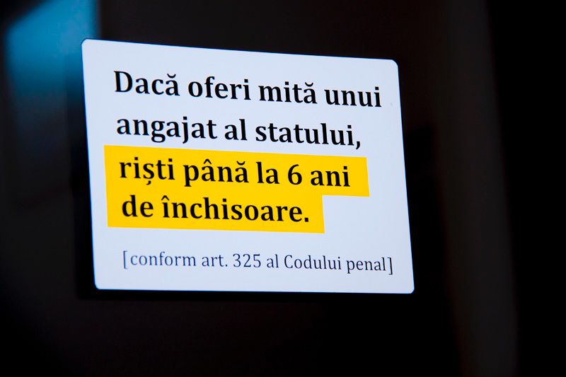 Tentative de corupere la frontieră. Doi cetățeni străini au încercat să ofere bani polițiștilor