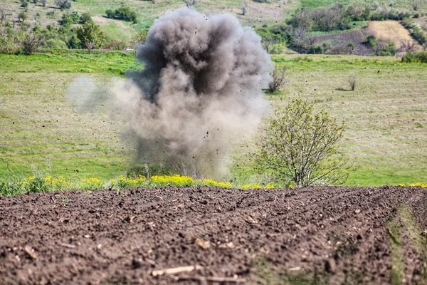 Peste 200 de obiecte explozive, distruse de geniști în mai multe raioane ale țării