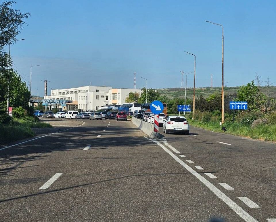 Aglomerație la frontieră: Trafic majorat de călători și mijloace de transport, la ieșirea din țară