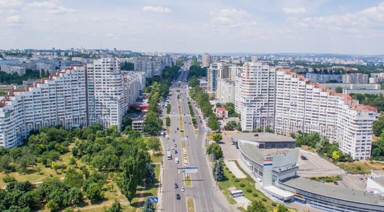 Populația Chișinăului a crescut cu 18% în ultimii zece ani: Orașul, tot mai aglomerat și cu infrastructura sub presiune