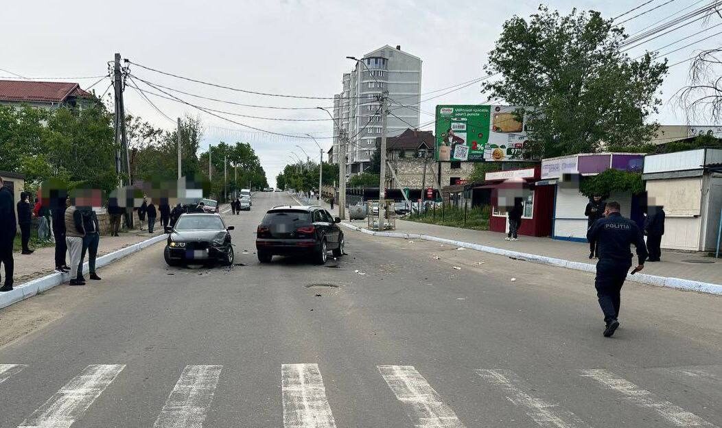 O tânără, lovită de o mașină pe trecerea de pietoni. Șoferul era beat criță