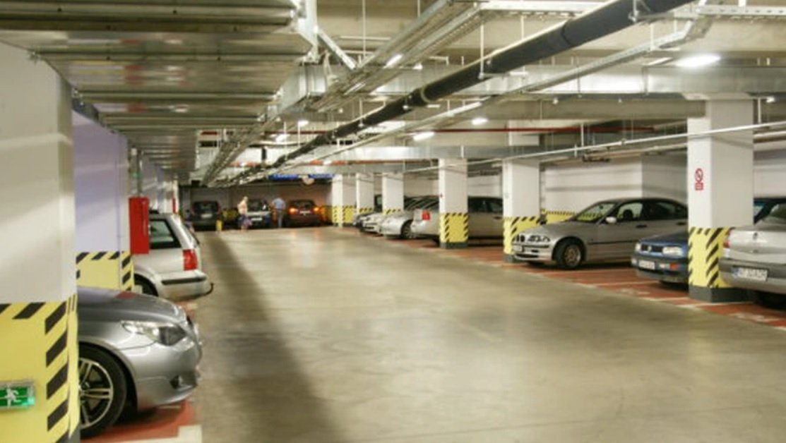 Mai multe parcări subterane și spații verzi în curțile blocurilor. Guvernul a aprobat modificări