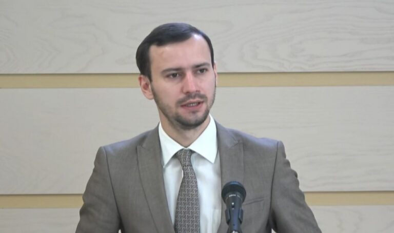 Haos în întreprinderile statului: persoane în mai multe consilii și venituri de 400.000 de lei, afirmă Dinu Plîngău