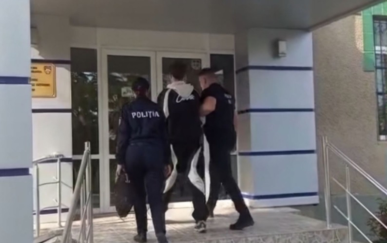S-a dat drept angajat bancar și a golit conturile victimelor: un tânăr de 18 ani, reținut