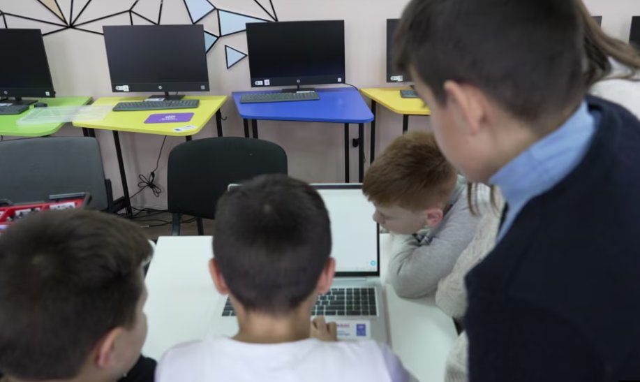 Incident la testarea națională în învățământul primar: Un plic cu teste a fost deschis înainte de termen. Reacția MEC