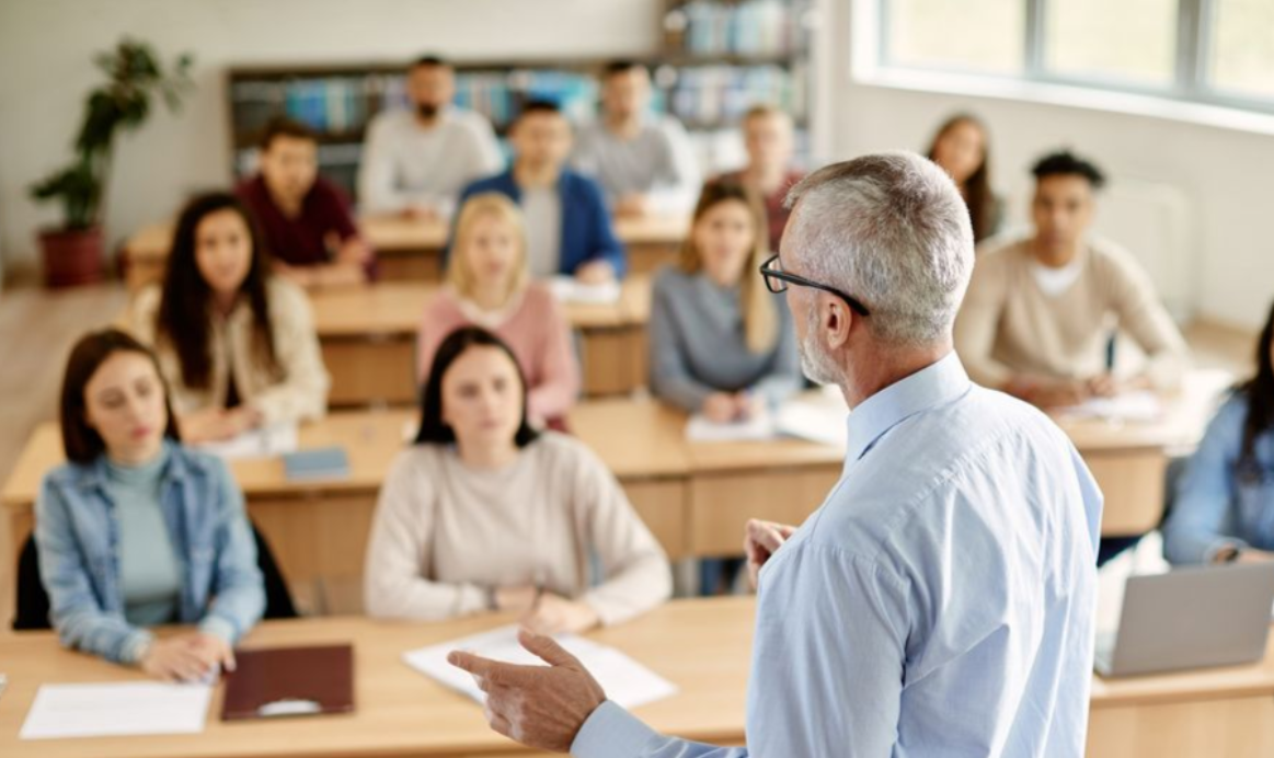 Guvernul majorează sporurile lunare pentru cadrele didactice universitare și cercetători