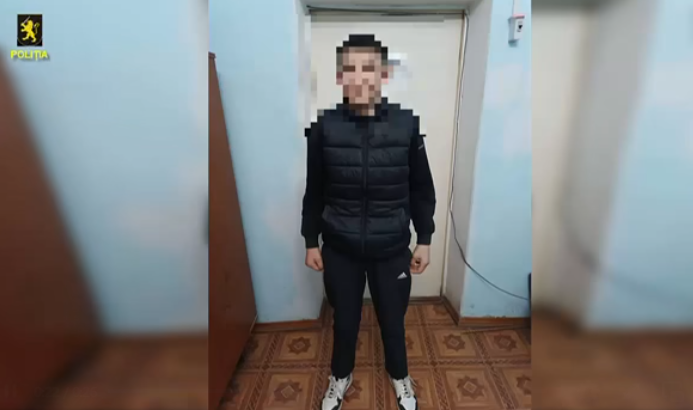 VIDEO Locuitoare a Capitalei, jefuită pe o stradă din oraș. Făptașul, un copil de 14 ani, a fost reținut de polițiști