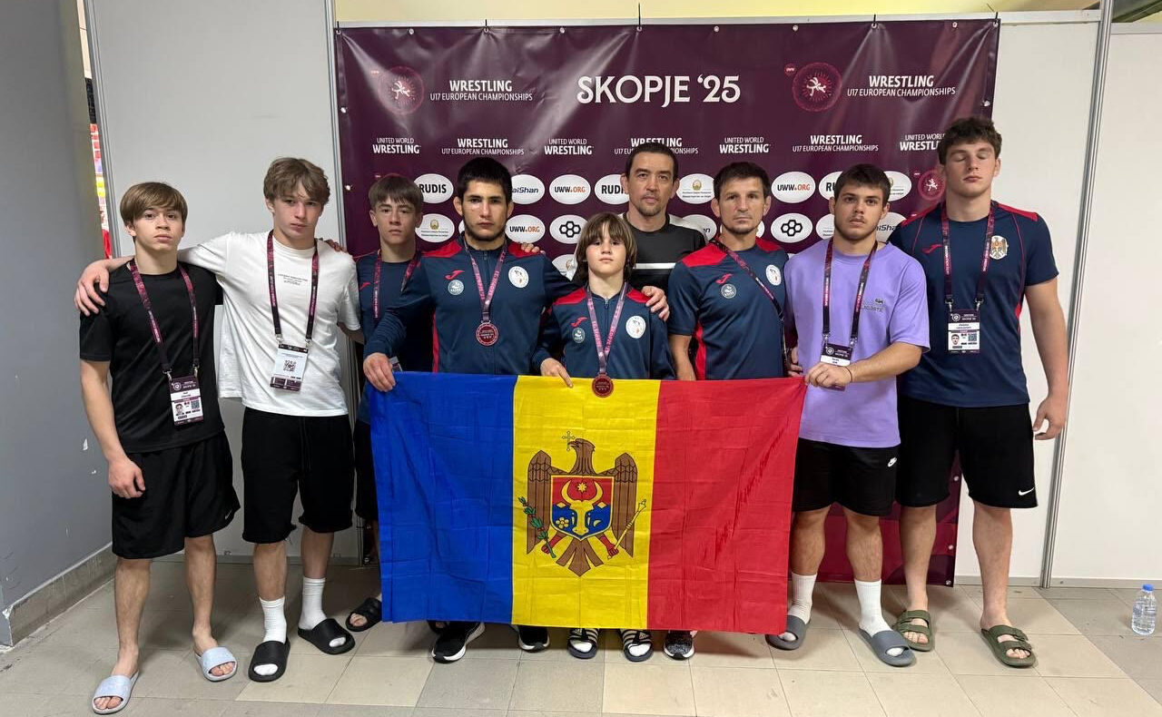Primele medalii pentru Moldova la Europenele U-17 de lupte din Skopje