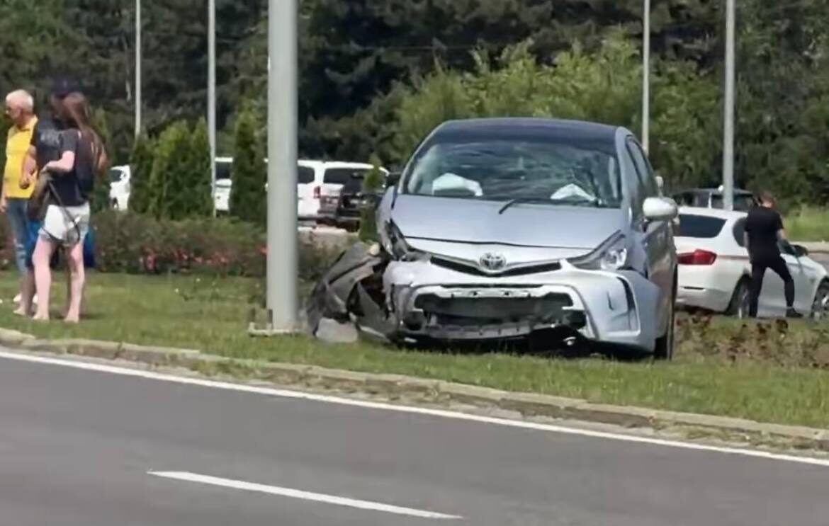 Doi copii au ajuns la spital în urma unui accident rutier produs în apropierea Aeroportului