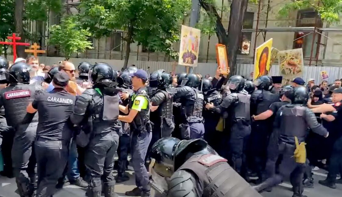 Poliția a deschis mai multe dosare penale și contravenționale după incidentele violente de duminică