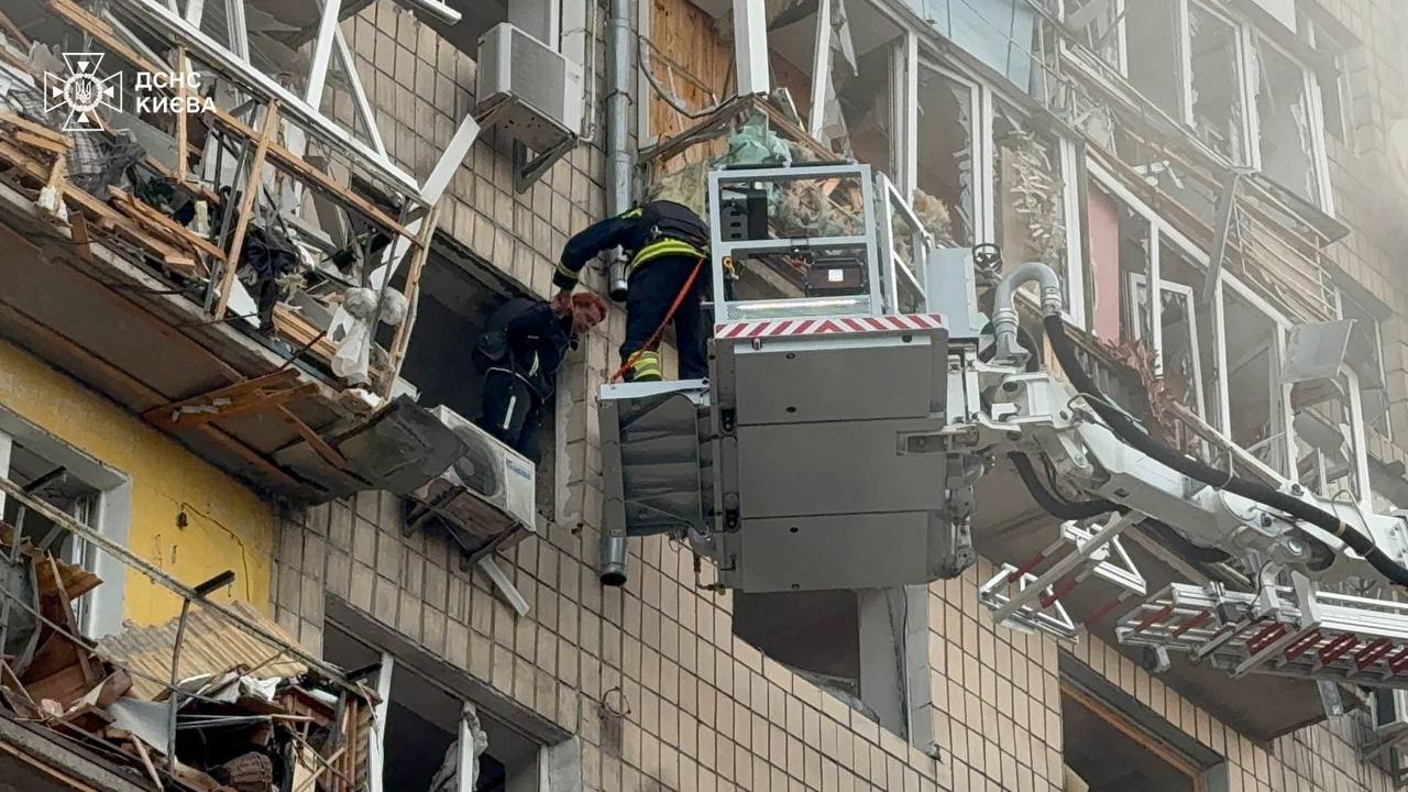 Zelenski: Atacul asupra Kievului, unul dintre cele mai cumplite. Rusia a lansat peste 440 de drone și 32 de rachete