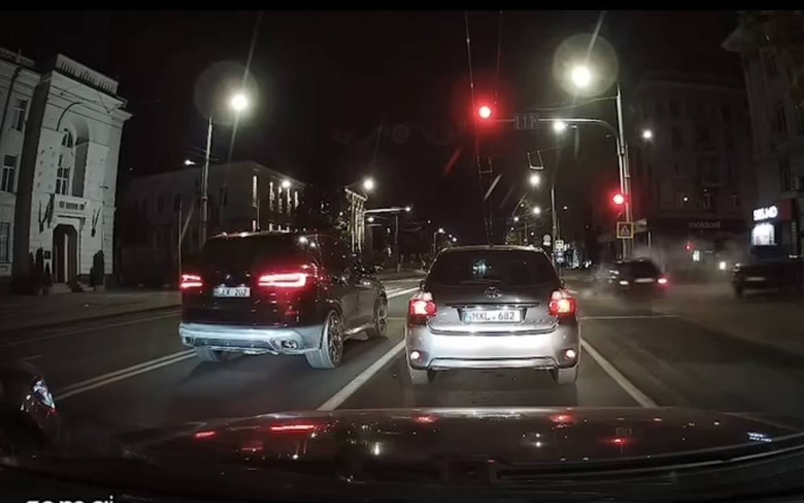 Un tânăr de 22 de ani, beat criță, a provocat un accident în centrul Chișinăului