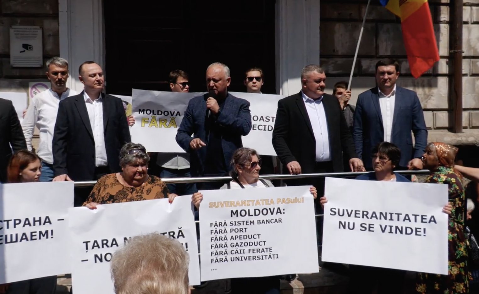 Simpatizanții PSRM au protestat, joi, în fața Comisiei Electorale Centrale