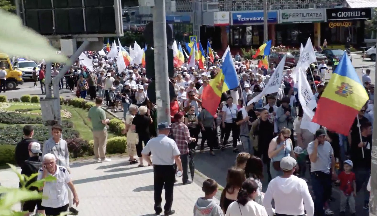 PSRM și susținătorii săi au organizat un marș în sprijinul familiei tradiționale, în paralel cu Marșul Pride