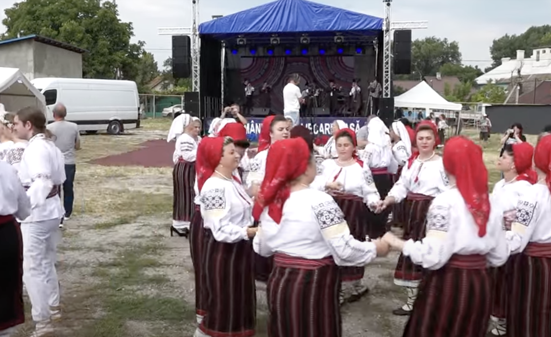 „IA românească în fiecare casă” – Festivalul de la Bălți susținut de DRRM a adus în prim-plan portul popular