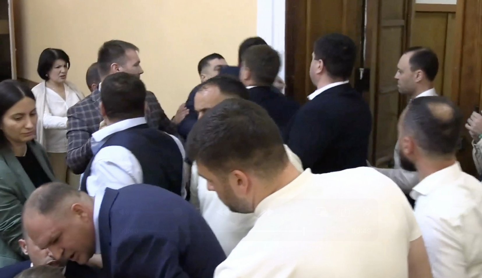 „Așa se comportă gopnișii” – consilierul PAS Ion Melnic, după ce ar fi fost atacat fizic în ședința CMC