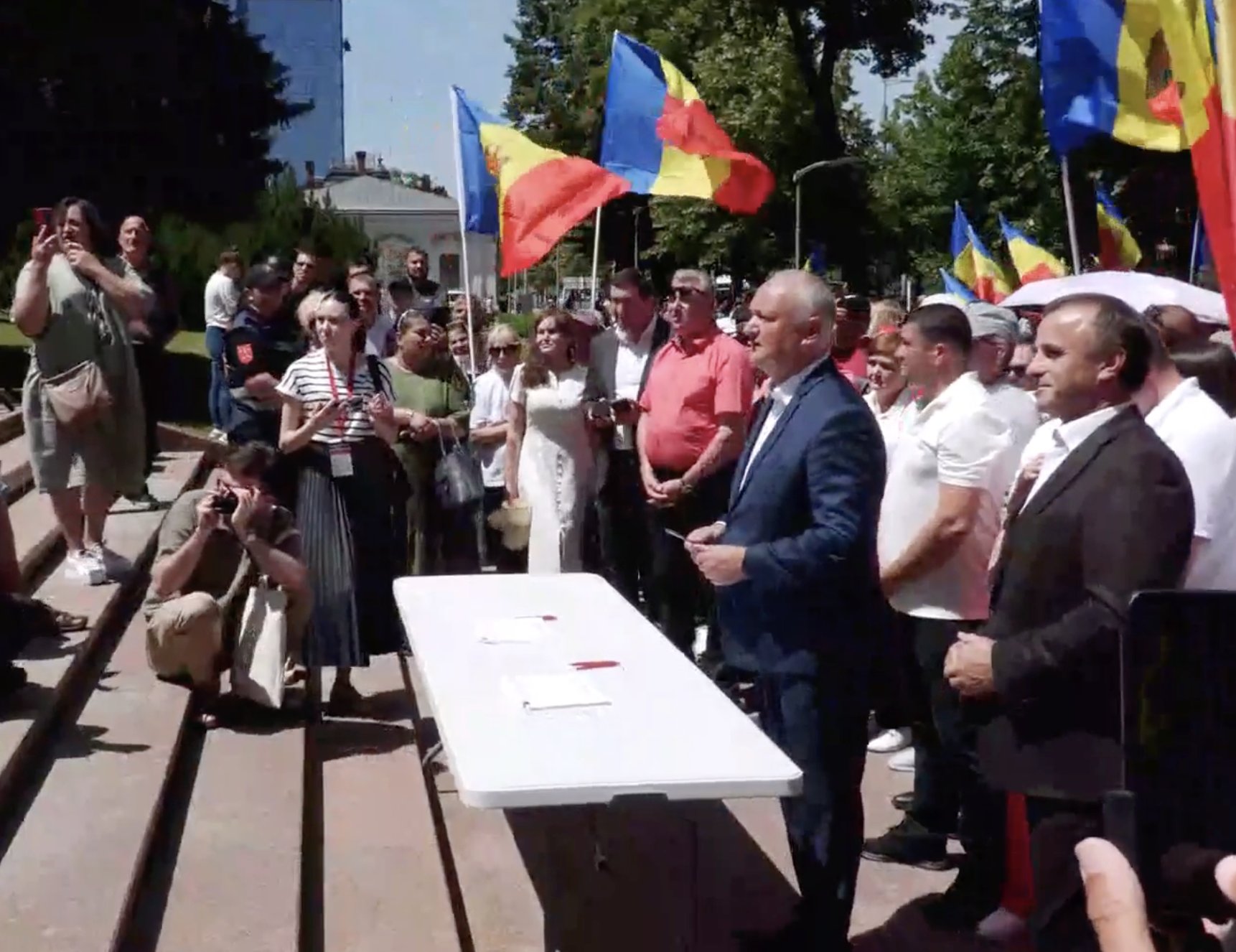 Partidele de stânga au organizat o manifestație cu tentă electorală, în care au criticat guvernarea