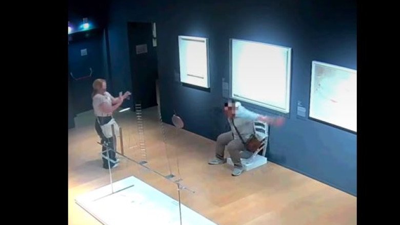 Un turist a distrus o operă de artă cu cristale Swarovski. A încercat să facă o poză într-un muzeu din Verona
