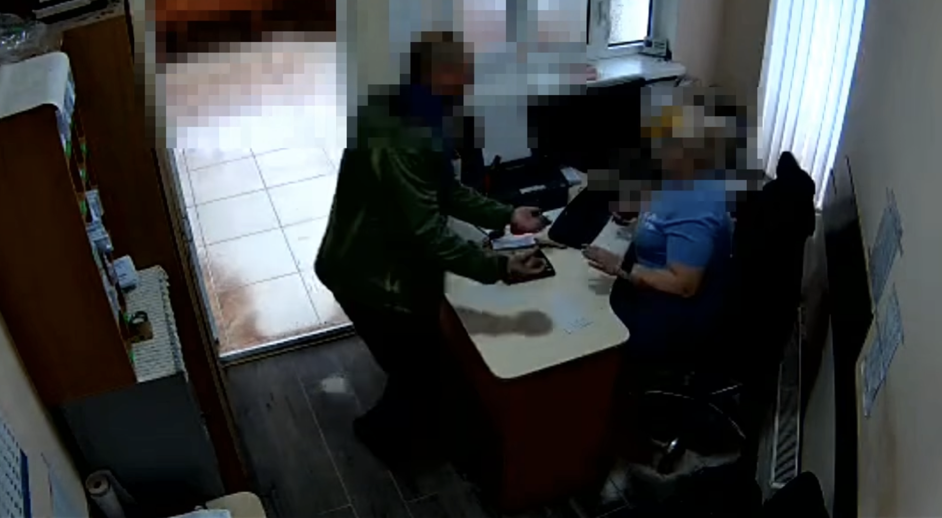 Jaf la autogara din Criuleni. Un individ a agresat casierița, a furat banii și a fugit