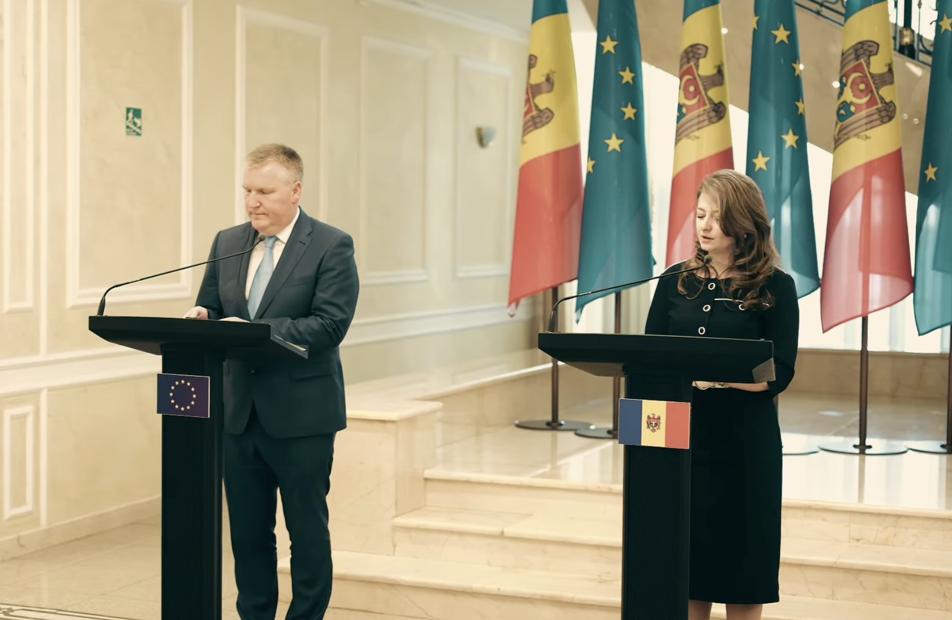 Comisar european: Moldova înregistrează progrese în reforma justiției